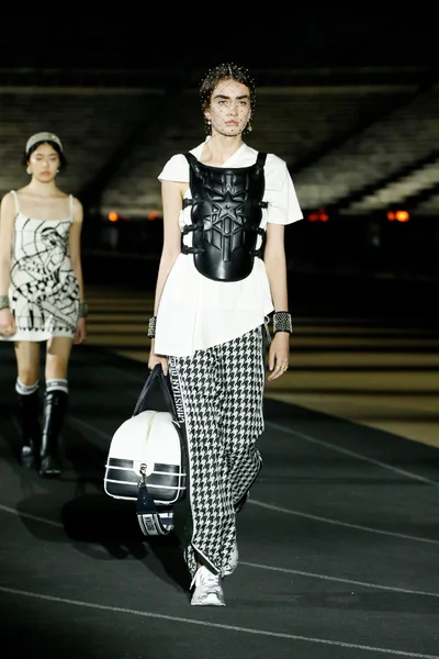 Look 64